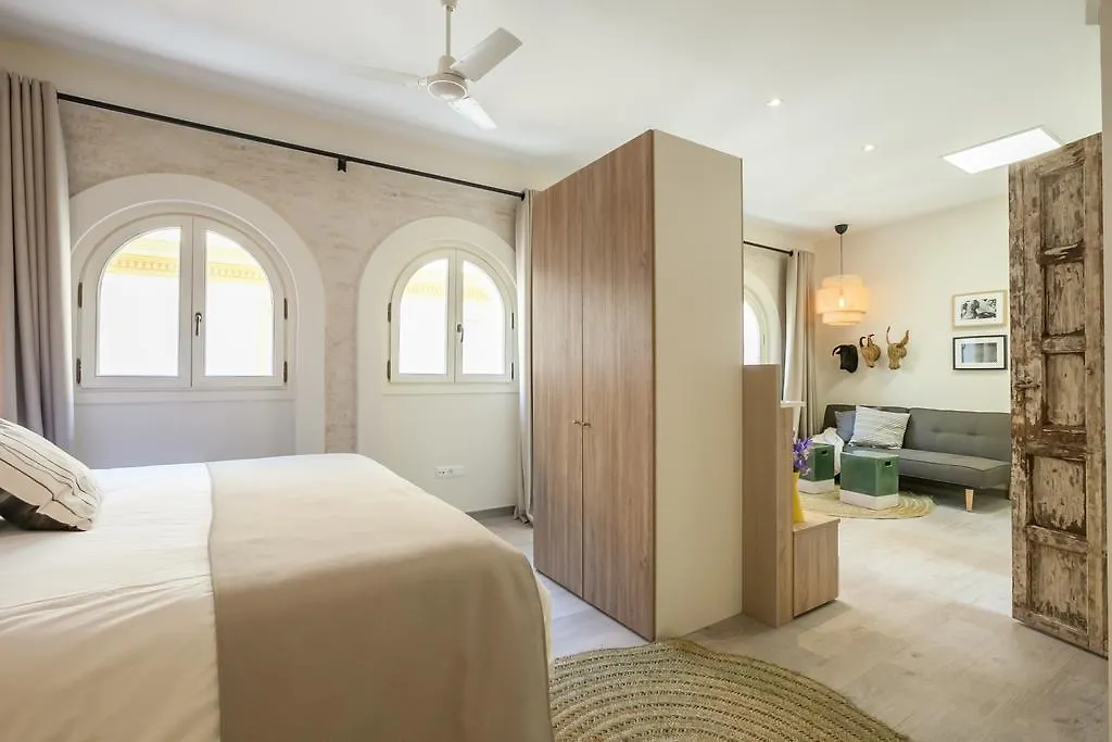 Tomas Ibarra Pool & Luxury Apartment Seville