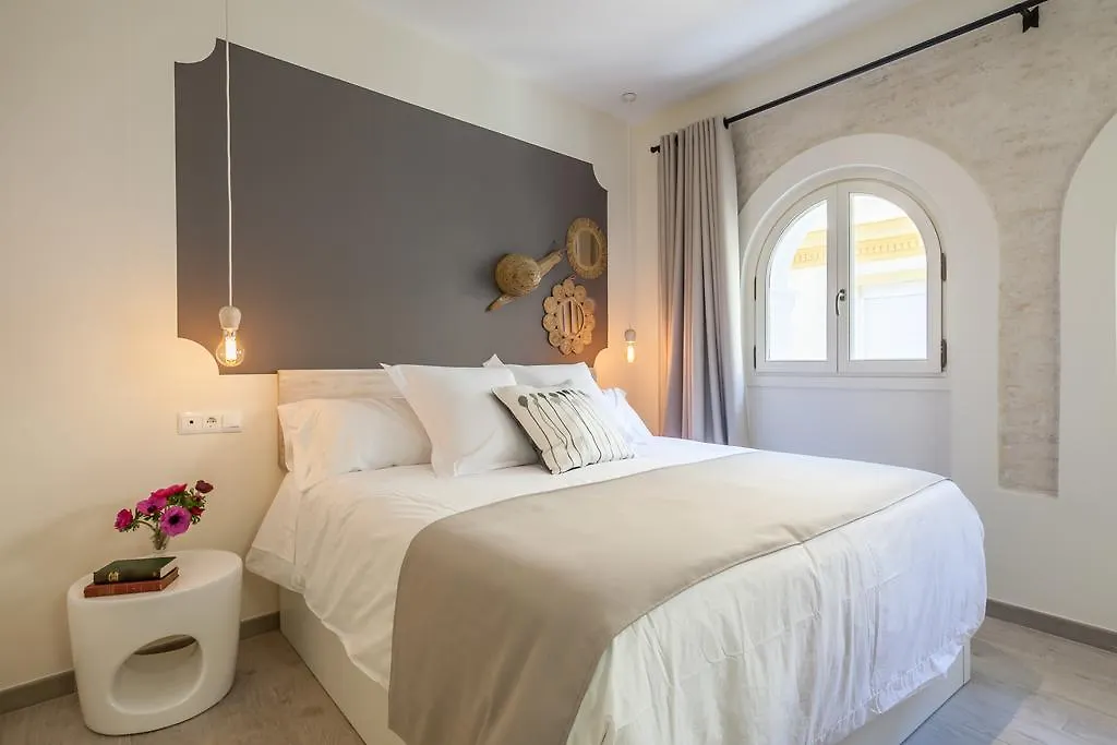 Tomas Ibarra Pool & Luxury Apartment Seville