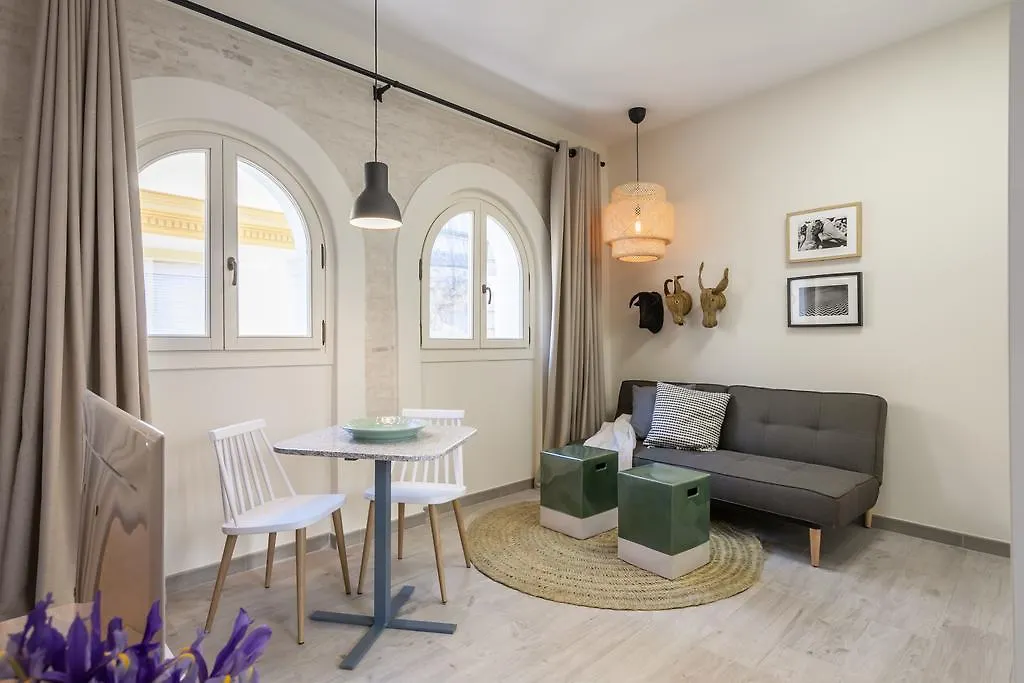 Tomas Ibarra Pool & Luxury Apartment Seville